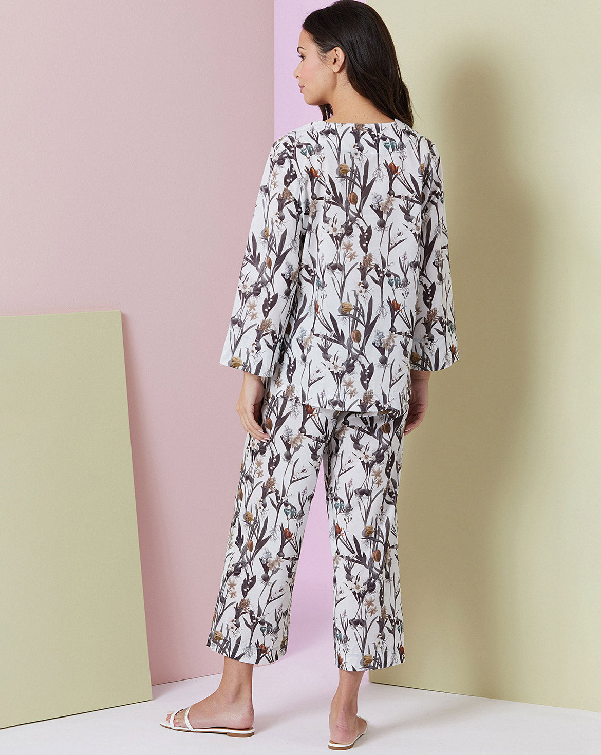 Symönster Vogue Patterns 2019 - Blus Tunika Byxa Pyjamas - Dam | Bild 2